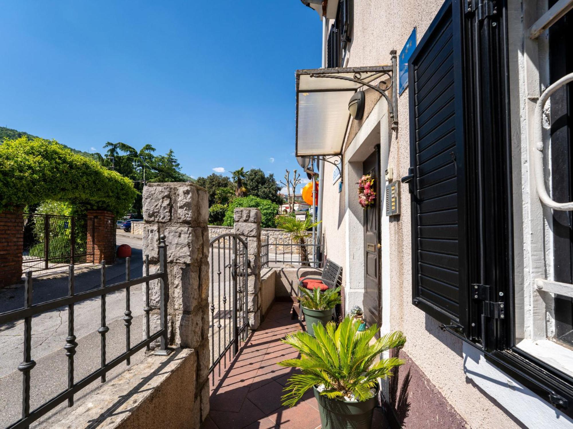 Lovrano-1 * Laurana